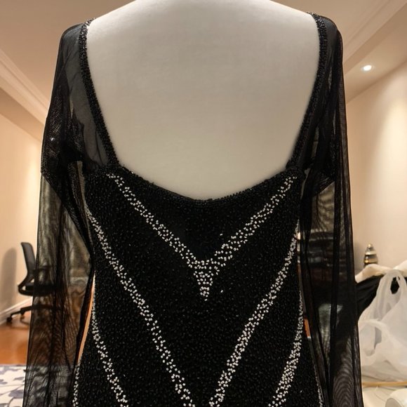 100% Silk & Glass beaded Gown - Picture 5 of 9